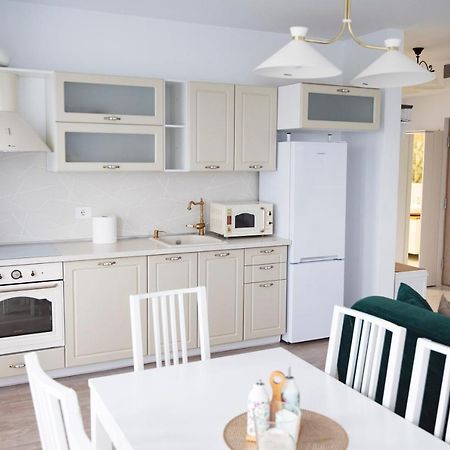 Elis Apartment By Oasis Homes Орадеа Екстериор снимка